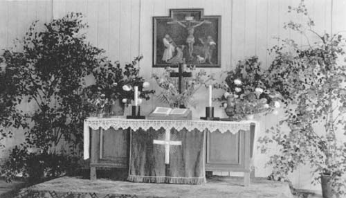 Altar in der Kirchbaracke